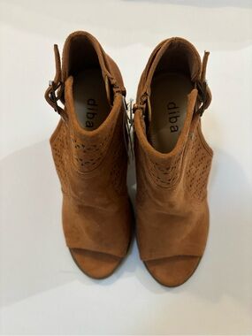 Open toe ankle heel.